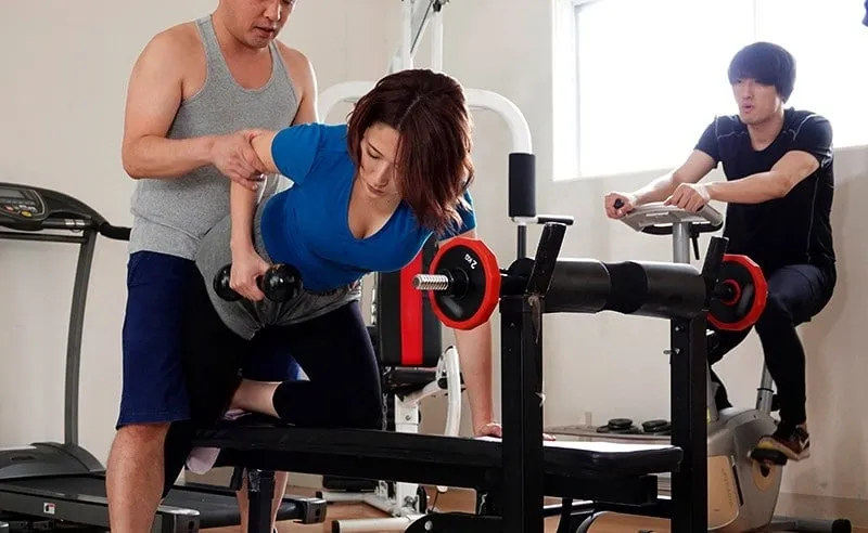 Người chồng phát hiện vợ yêu lén lút với huấn luyện viên thể hình