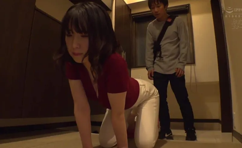 Cô hàng xóm thiếu thốn và cậu sinh viên trúng số cạnh bên