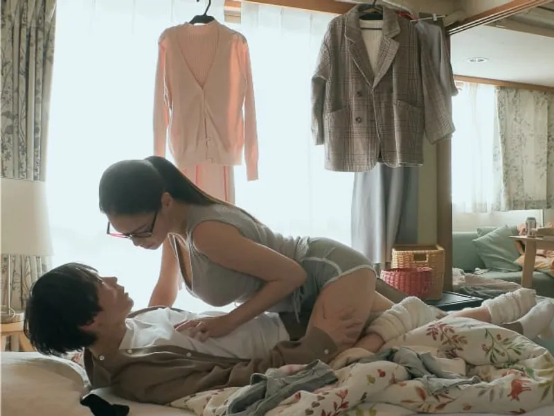 được chị cạnh nhà "an ủi" khi ghệ đi ngoại tình